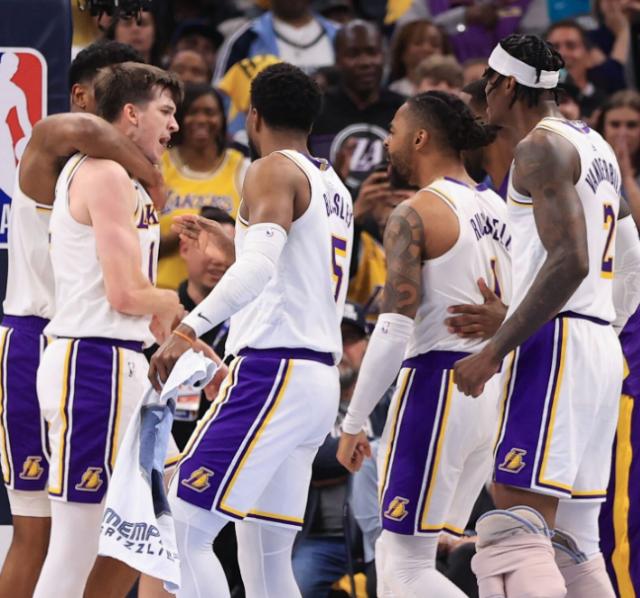 88足球直播在线直播-4人20+小里还能比肩OK 冲击2比0开局湖人胜券在握