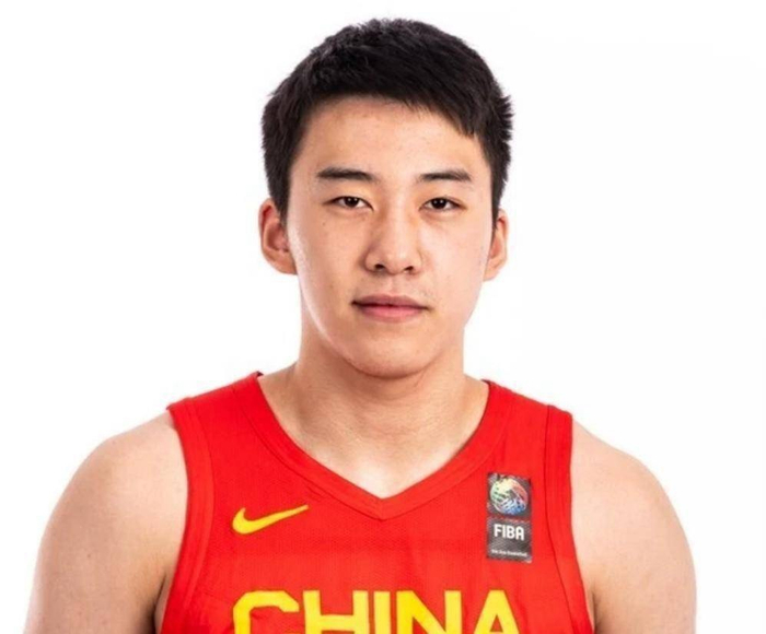 足球免费在线观看-王俊杰展现全面锋线实力,跳投三分技术扎实|FIBA|美如画|自主|能力_新浪体育_新浪新闻